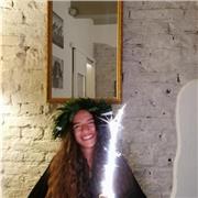 Diplomata presso Liceo Linguistico, laureata presso facoltà di Psicologia